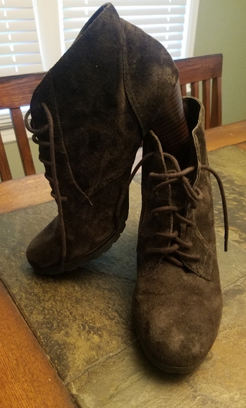 White Mountain Booties - Picture 1 of 3